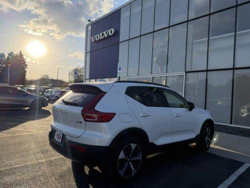 Crystal White Pearl 2025 Volvo XC40 B5 Plus Dark Theme