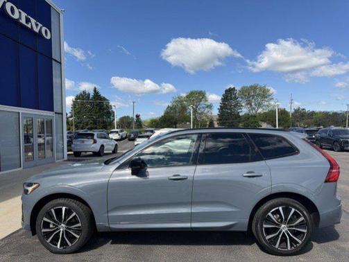 Thunder Grey Metallic 2024 Volvo XC60 B5 Plus Dark Theme