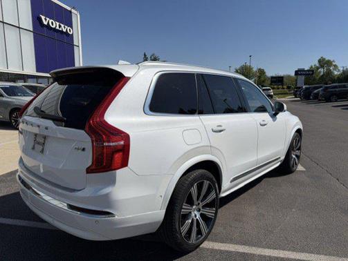 Crystal White Metallic 2023 Volvo XC90 B6 Ultimate 6-Seater