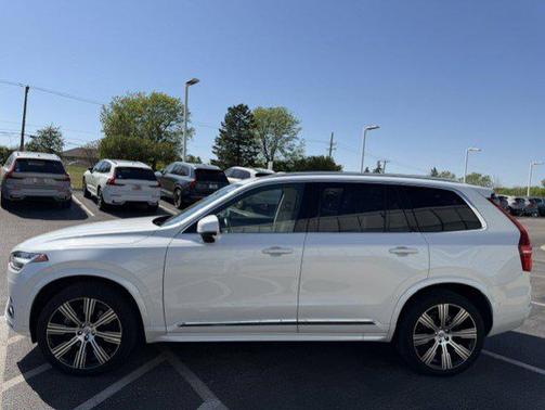 Crystal White Metallic 2023 Volvo XC90 B6 Ultimate 6-Seater