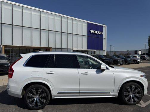 Crystal White Metallic 2023 Volvo XC90 B6 Ultimate 6-Seater
