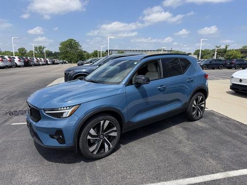 Fjord Blue Metallic 2023 Volvo XC40 B5 Plus Dark Theme