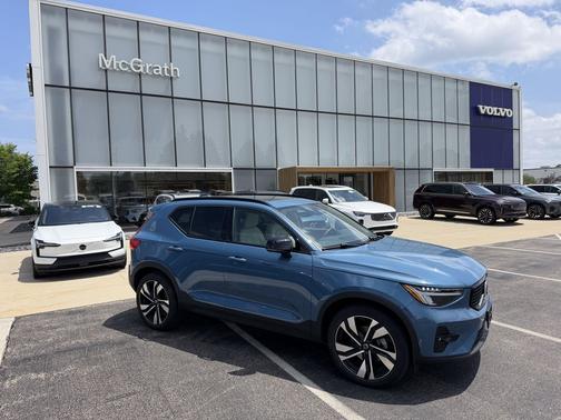 Fjord Blue Metallic 2023 Volvo XC40 B5 Plus Dark Theme