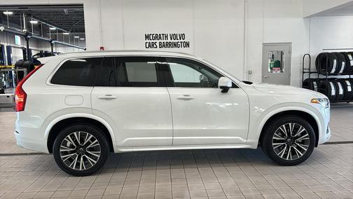 Crystal White Metallic 2022 Volvo XC90 T6 Momentum