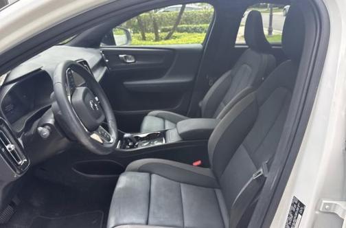 Crystal White Metallic 2023 Volvo C40 Recharge Pure Electric Twin Core