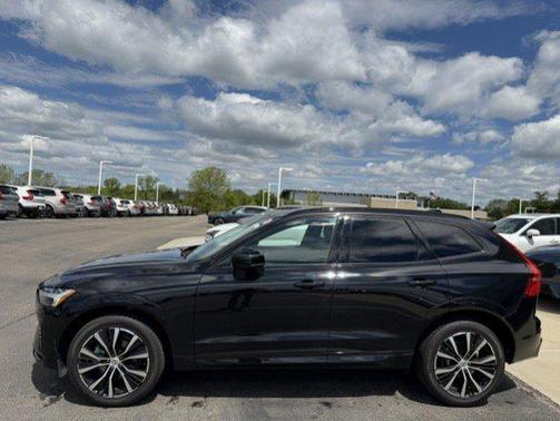 Onyx Black Metallic 2024 Volvo XC60 B5 Plus Dark Theme