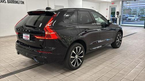 Onyx Black Metallic 2024 Volvo XC60 B5 Plus Dark Theme