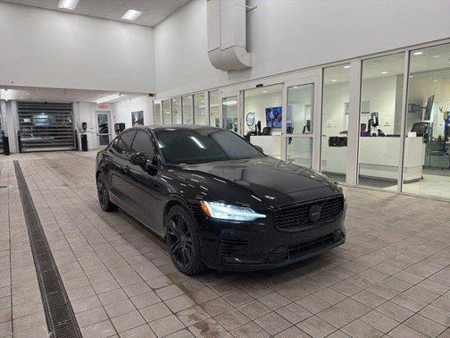 2023 Volvo S60 Recharge Plug-In Hybrid T8 Plus Black Edition