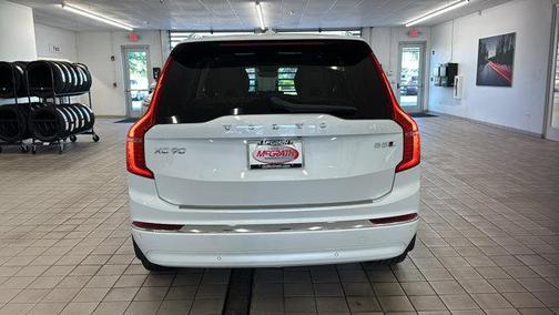 2023 Volvo XC90 B5 Plus