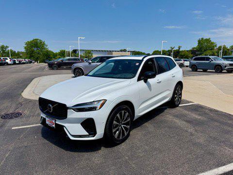 Crystal White Metallic 2025 Volvo XC60 B5 Plus