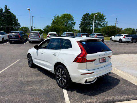 Crystal White Metallic 2025 Volvo XC60 B5 Plus