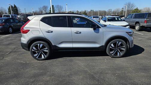 2025 Volvo XC40 B5 Plus Dark Theme