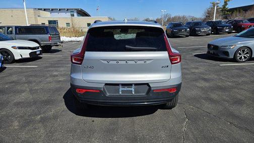 2025 Volvo XC40 B5 Plus Dark Theme