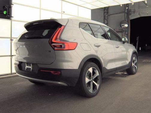 2025 Volvo XC40 B5 Plus Dark Theme