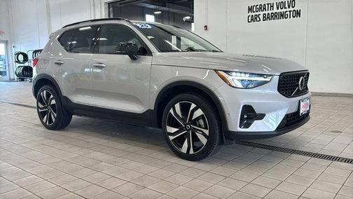 2025 Volvo XC40 B5 Plus Dark Theme