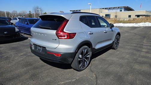 2025 Volvo XC40 B5 Plus Dark Theme