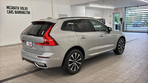 Silver Dawn Metallic 2025 Volvo XC60 B5 Plus