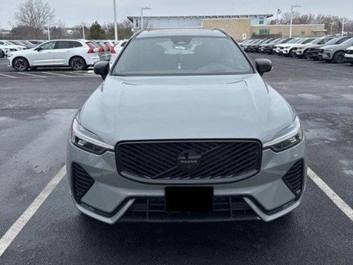 2026 Volvo XC60 B5 Ultra Black Edition