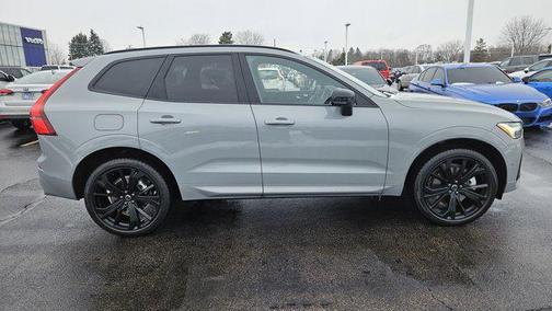 2026 Volvo XC60 B5 Ultra Black Edition