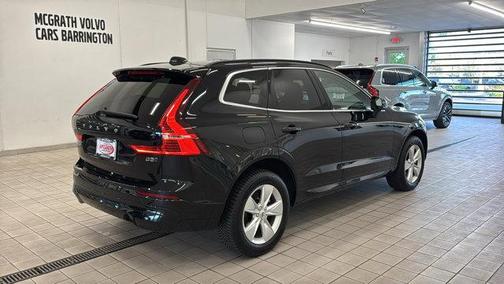 Onyx Black Metallic 2022 Volvo XC60 B5 Momentum