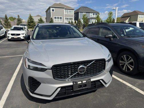 2024 Volvo XC60 Recharge Plug-In Hybrid T8 Ultimate Dark Theme