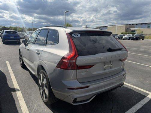 2024 Volvo XC60 Recharge Plug-In Hybrid T8 Ultimate Dark Theme
