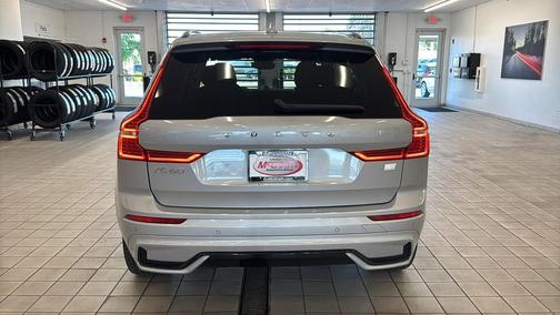 2024 Volvo XC60 Recharge Plug-In Hybrid T8 Ultimate Dark Theme