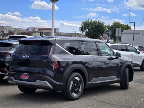 2026 Kia EV9 Light Long Range