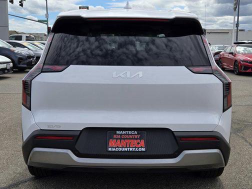 2026 Kia EV9 Light Long Range