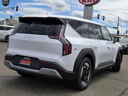 2026 Kia EV9 Light Long Range