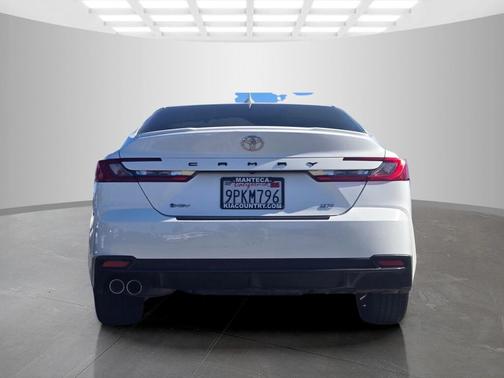 Ice 2025 Toyota Camry SE