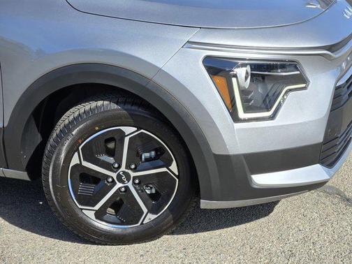 2023 Kia Niro LX