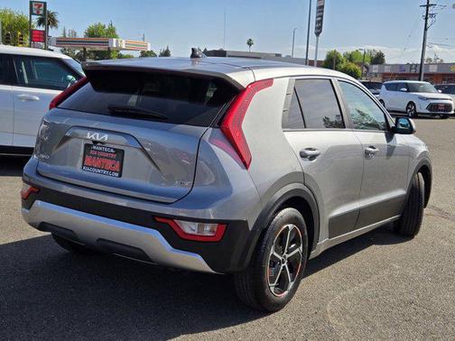 2023 Kia Niro LX