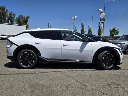 2025 Kia EV6 Wind