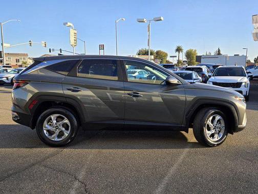 2023 Hyundai TUCSON SE