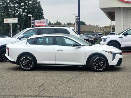 2025 Kia K4 GT-Line