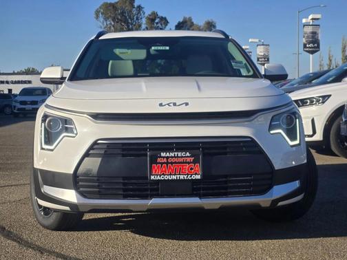Snow White Pearl 2026 Kia Niro EX