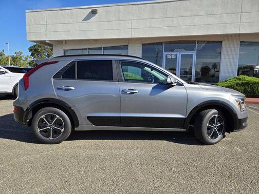 2025 Kia Niro SX