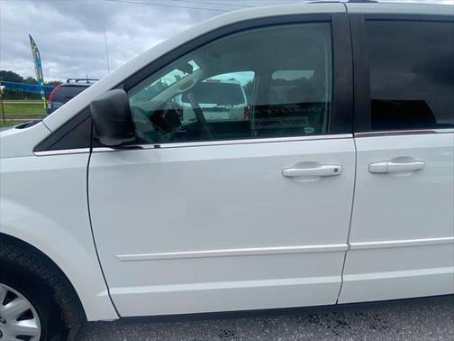 2010 Chrysler Town & Country LX 4dr Mini Van