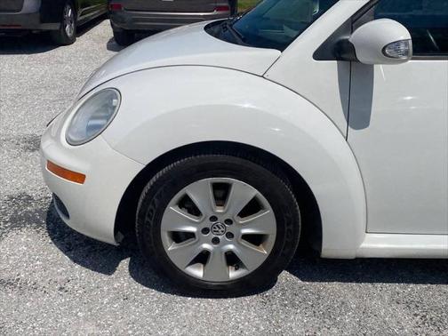 2010 Volkswagen New Beetle Base PZEV 2dr Coupe 6A