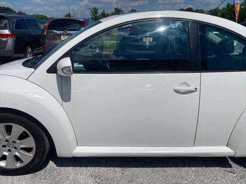 2010 Volkswagen New Beetle Base PZEV 2dr Coupe 6A