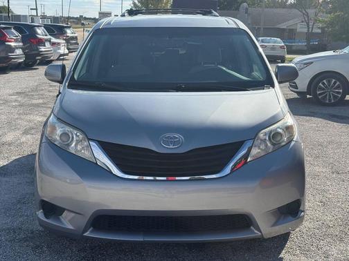 2013 Toyota Sienna LE