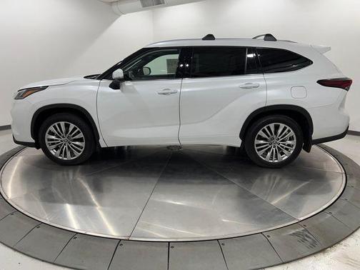 2025 Toyota Highlander Platinum