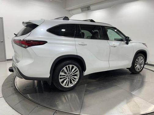 2025 Toyota Highlander Platinum