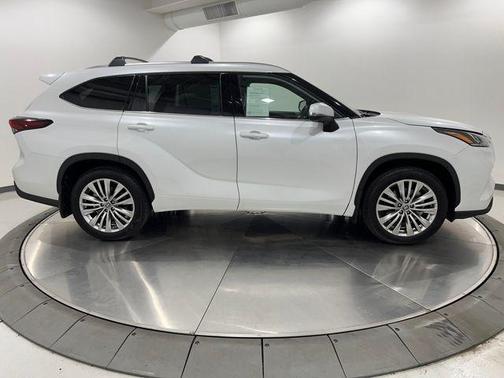 2025 Toyota Highlander Platinum