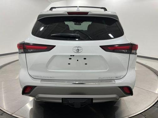 2025 Toyota Highlander Platinum