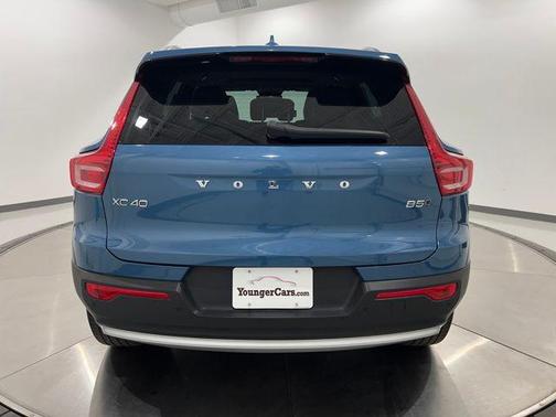 2023 Volvo XC40 B5 Ultimate Bright Theme