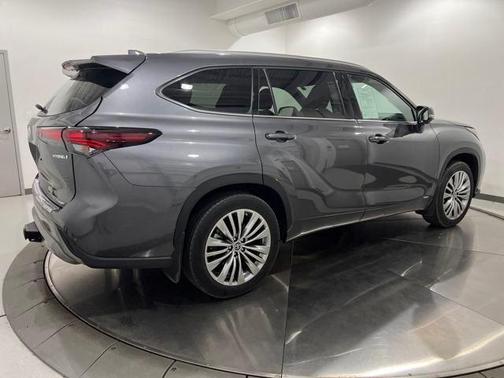 2024 Toyota Highlander Hybrid Platinum