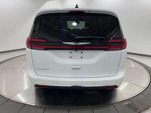 Bright White Clearcoat 2026 Chrysler Pacifica L