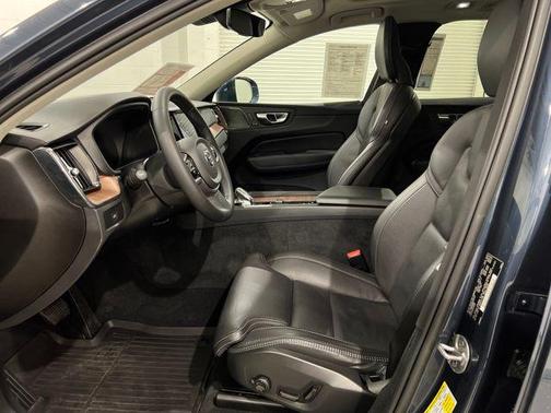 2023 Volvo XC60 B6 Ultimate Bright Theme